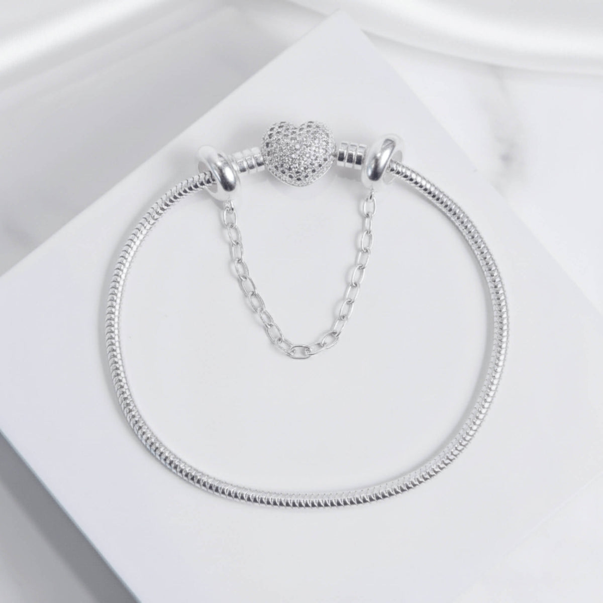 (BRINDE) Kit Pulseira Coração Cravejado + Corrente de Segurança Prata 925